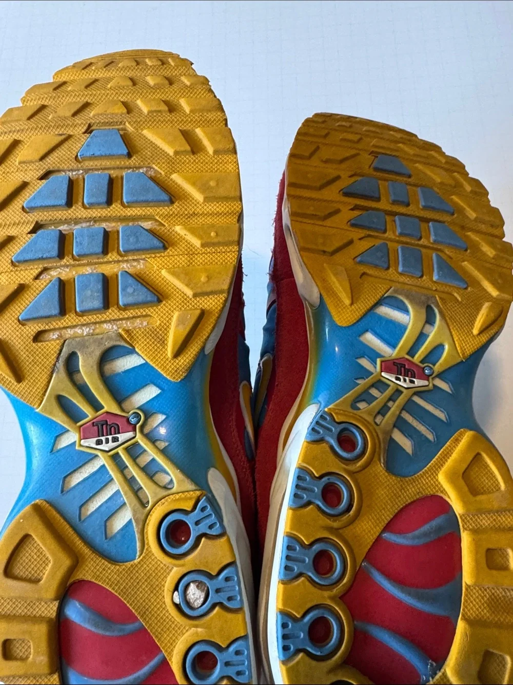 AIR MAX PLUS SE 'RUNNING CLUB - UNIVERSITY RED LIGHT PHOTO BLUE
